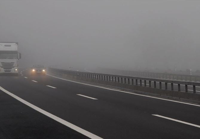 GAVETA_Chuva e neblina podem comprometer a segurança no trânsito_Fecam_RS